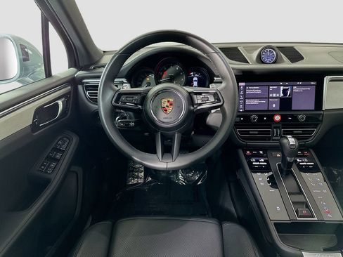 Used 2024 Porsche Macan image 25