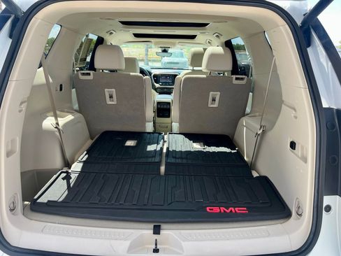 Used 2022 GMC Acadia Denali w/ Denali Technology Package FWD image 25