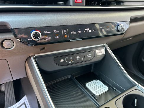 New 2026 Kia Carnival EX FWD image 24
