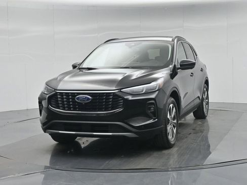 Used 2025 Ford Escape Platinum w/ Premium Technology Package image 58