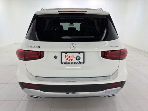 Used 2021 Mercedes-Benz GLB 250 4MATIC image 4