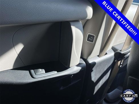 Used 2022 Chrysler Pacifica Touring-L image 14
