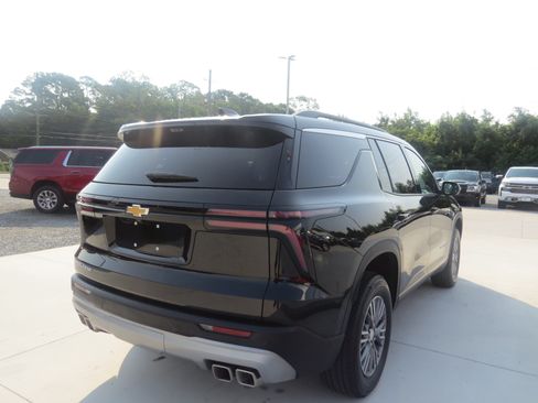 Used 2026 Chevrolet Traverse LT w/ Driver Confidence Package FWD image 5