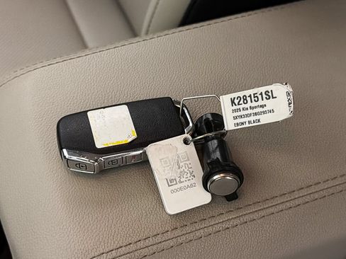 Certified 2025 Kia Sportage EX FWD image 27