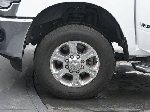 Used 2024 RAM 3500 Big Horn image 33