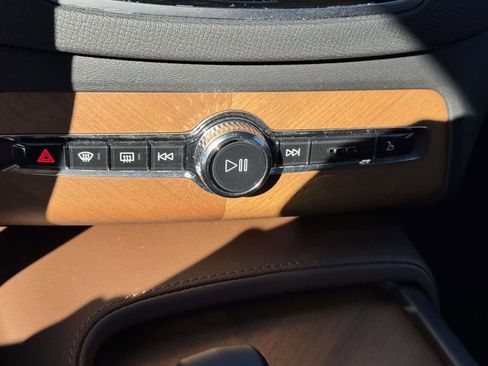 Certified 2023 Volvo XC90 T8 Plus image 26