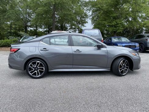 Used 2025 Nissan Sentra SR FWD image 2