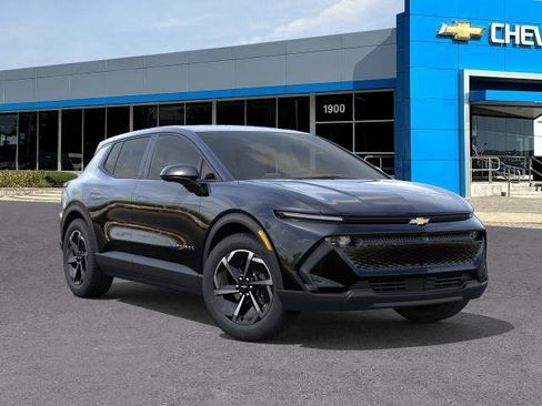 New 2026 Chevrolet Equinox EV LT w/ Comfort Package FWD image 7