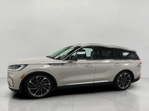 Used 2025 Lincoln Aviator Reserve w/ Equipment Group 201A AWD/4WD image 10