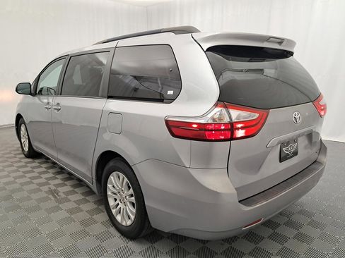 Used 2015 Toyota Sienna XLE image 4
