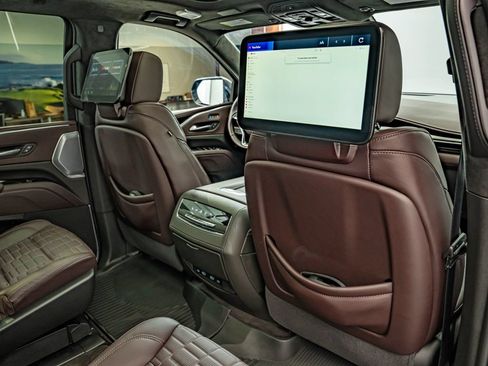 Used 2024 Cadillac Escalade Sport Platinum w/ Heavy-Duty Trailer Package AWD/4WD image 40