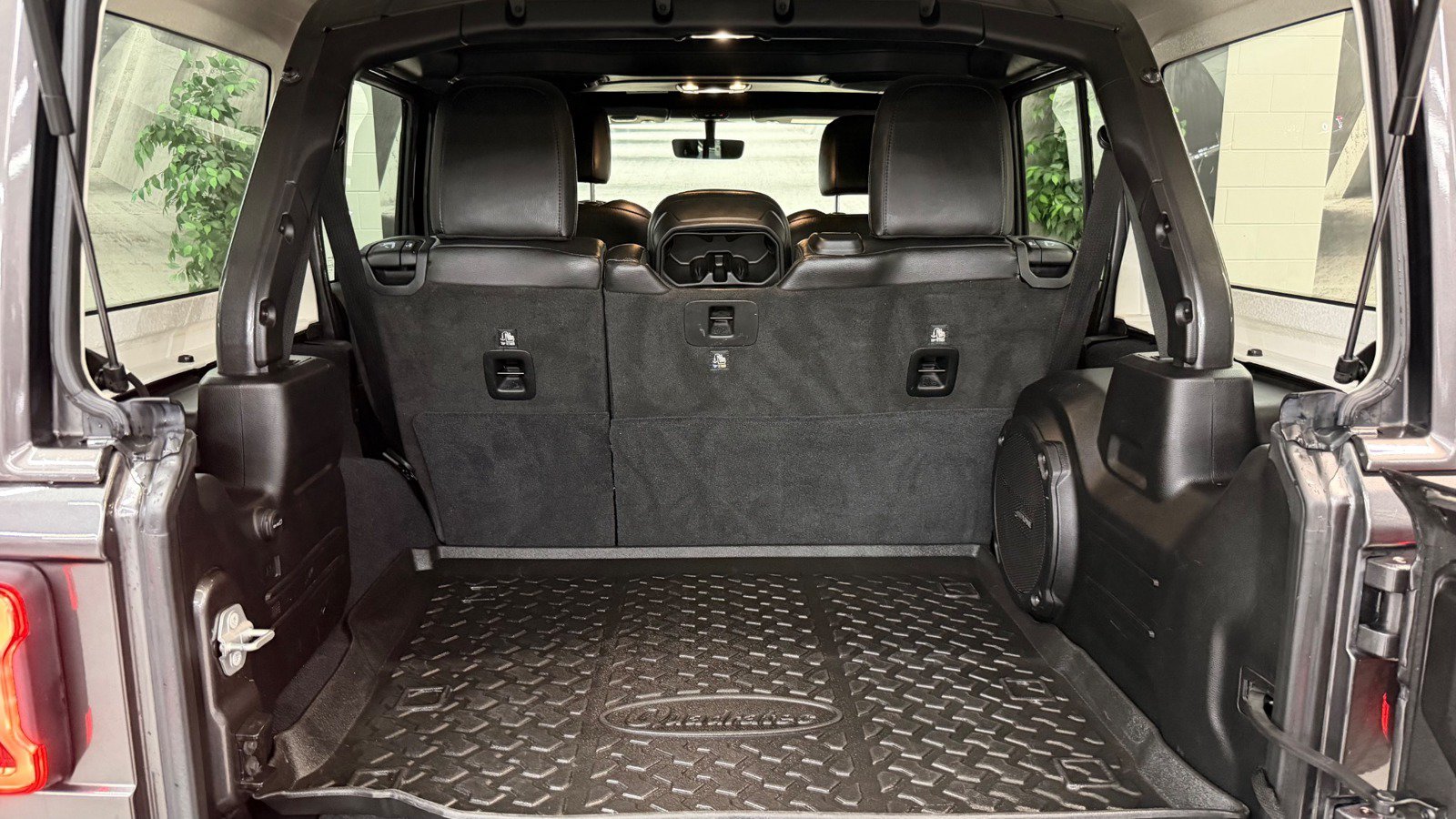 Used 2019 Jeep Wrangler Unlimited Sahara AWD/4WD image 11