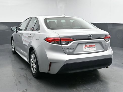 Used 2023 Toyota Corolla LE image 6