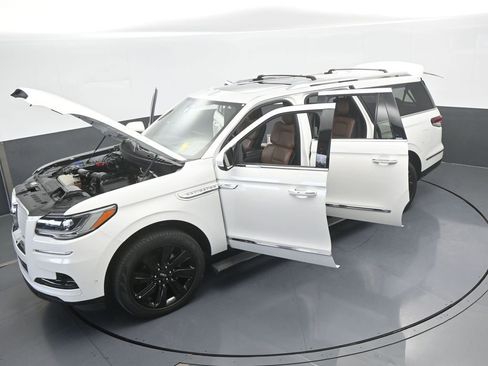 Used 2023 Lincoln Navigator L Reserve w/ Monochromatic Package image 80