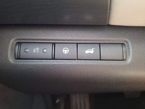 Used 2025 Nissan Pathfinder SL FWD image 12