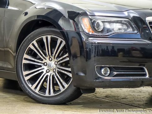Used 2013 Chrysler 300 S RWD image 3
