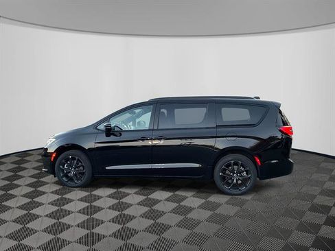 New 2026 Chrysler Pacifica Limited w/ S Appearance Package image 2