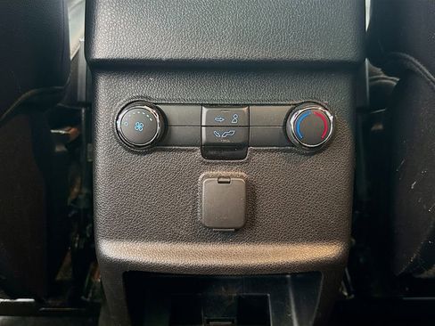 Used 2016 Ford Explorer XLT w/ Equipment Group 202A image 23