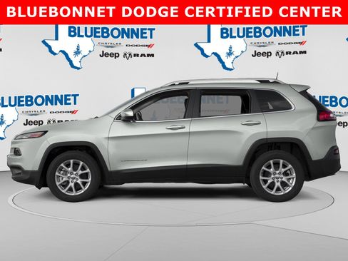 Used 2017 Jeep Cherokee Latitude w/ Comfort/Convenience Group FWD image 3