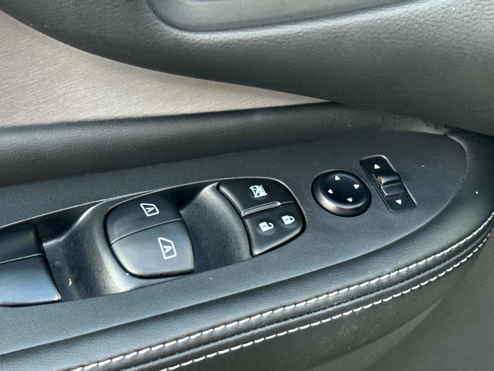 Used 2024 Nissan Murano SV w/ SV Midnight Edition Package FWD image 18