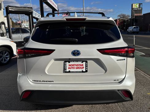 Used 2023 Toyota Highlander XLE image 5
