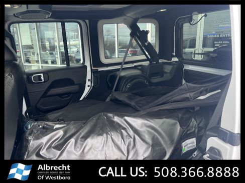 Used 2021 Jeep Wrangler Unlimited Sahara image 12