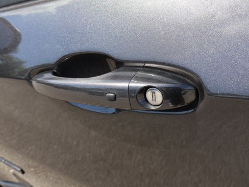 Used 2018 Jeep Compass Latitude FWD image 20
