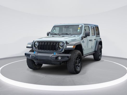 Used 2024 Jeep Wrangler Unlimited AWD/4WD image 3