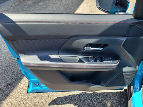 Certified 2025 Nissan Kicks SR AWD/4WD image 9