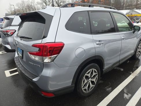 Used 2023 Subaru Forester Premium image 15