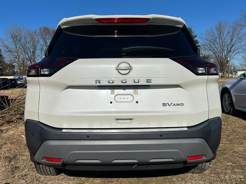 Used 2023 Nissan Rogue SV w/ SV Premium Package image 3