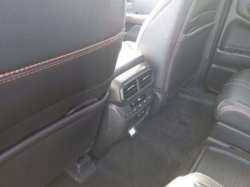 Used 2025 Honda Pilot TrailSport image 10