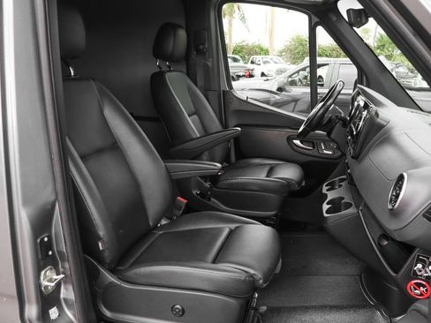 Used 2024 Mercedes-Benz Sprinter 2500 image 40