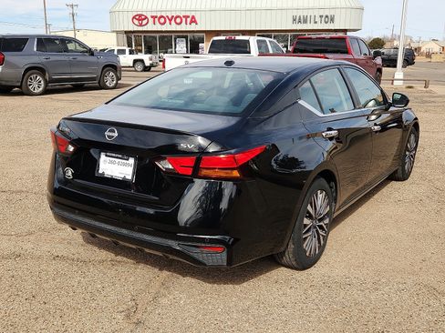 Used 2024 Nissan Altima 2.5 SV image 4