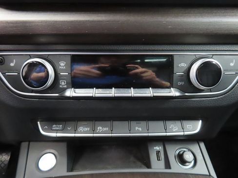 Used 2023 Audi Q5 2.0T Premium w/ Convenience Package AWD/4WD image 46