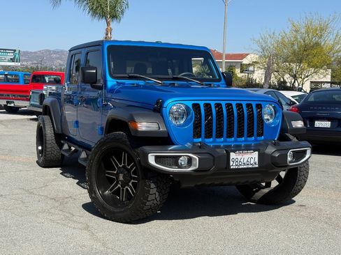 Used 2023 Jeep Gladiator Sport AWD/4WD image 2