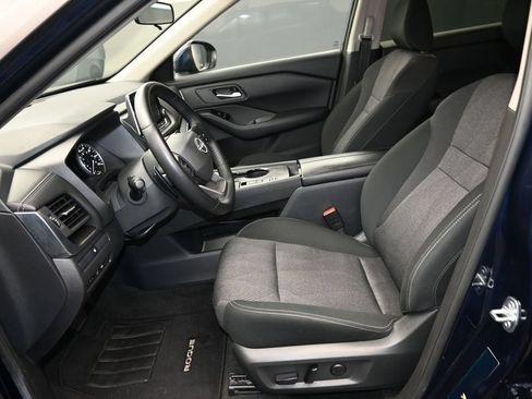Used 2025 Nissan Rogue SV FWD image 32