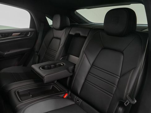 New 2025 Porsche Cayenne Turbo image 54