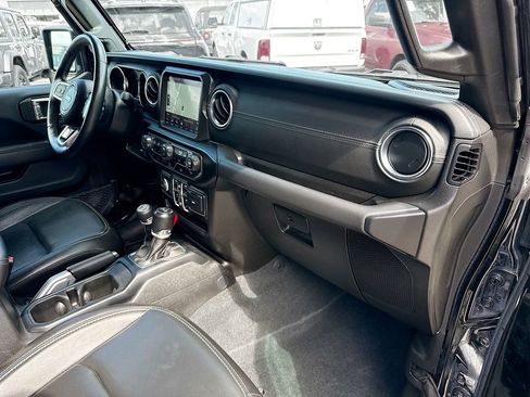 Used 2022 Jeep Wrangler Unlimited Sahara w/ Cold Weather Group image 34