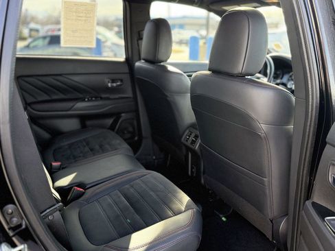 Used 2022 Mitsubishi Outlander LE image 27