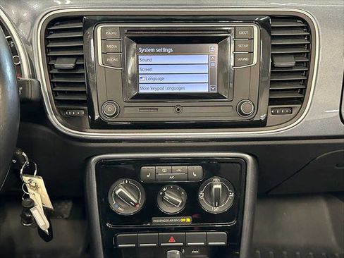 Used 2018 Volkswagen Beetle 2.0T Coast FWD image 30