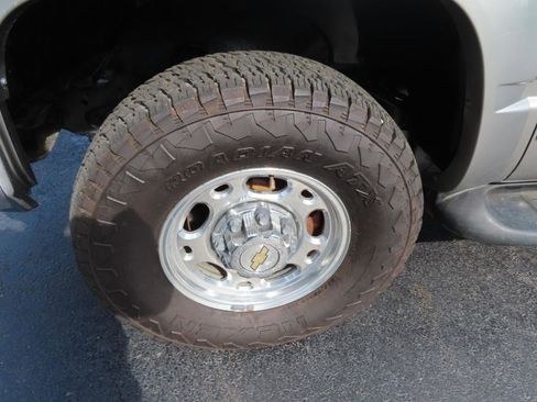 Used 1999 Chevrolet Suburban 2500 w/ Preferred Equipment Group 3 AWD/4WD image 11