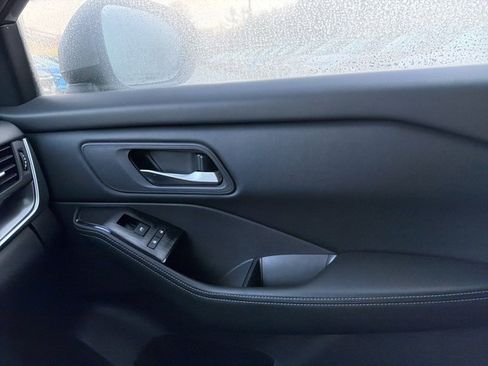 Used 2025 Nissan Rogue SV FWD image 24