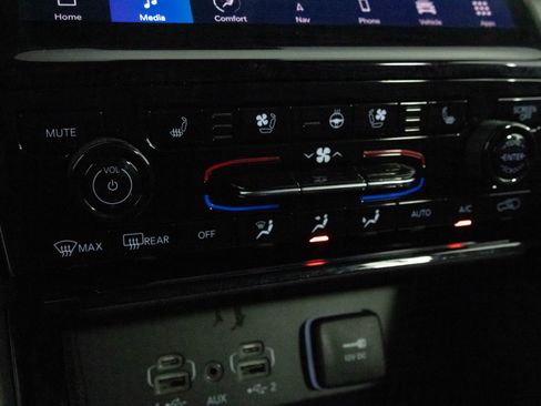 Used 2021 Jeep Grand Cherokee L Limited image 22