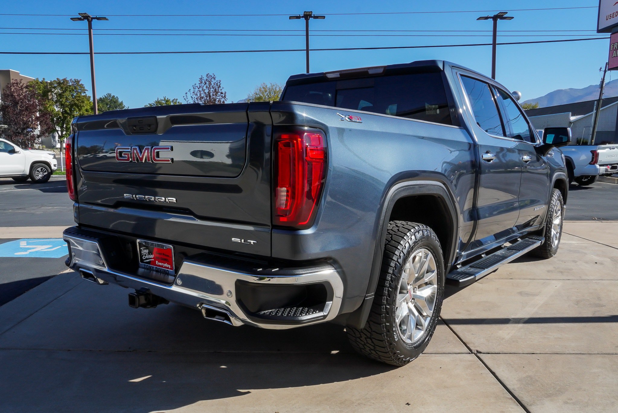 Used 2020 GMC Sierra 1500 SLT w/ SLT Premium Plus Package AWD/4WD image 8