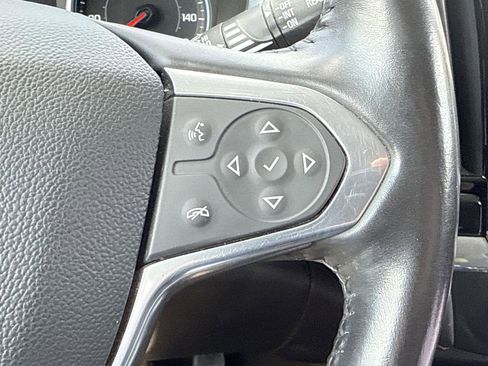 Used 2020 Chevrolet Traverse LT image 18