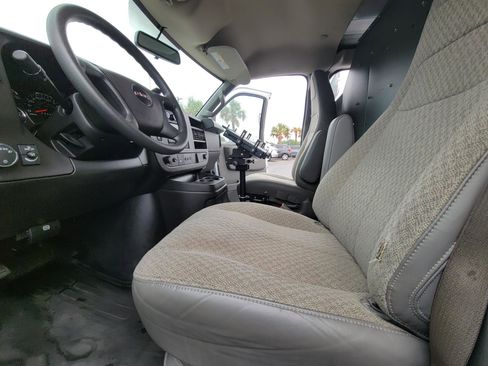 Used 2022 GMC Savana 2500 RWD image 19