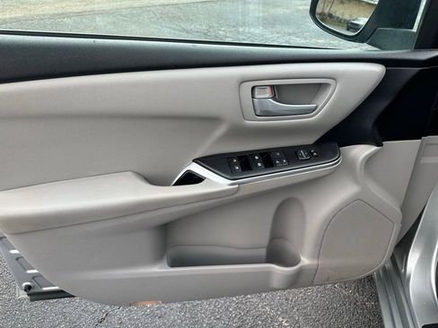 Used 2016 Toyota Camry LE image 10