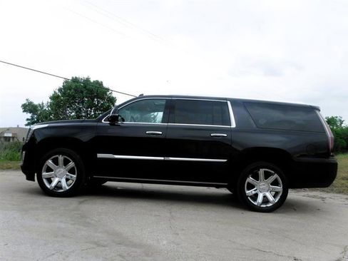 Used 2017 Cadillac Escalade ESV Premium Luxury image 11
