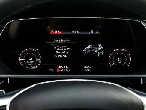 Used 2022 Audi e-tron Premium Plus w/ Premium Plus Package image 20